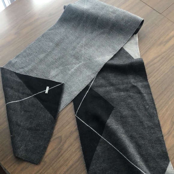 MICHAEL KORS scarf - Picture 2 of 2